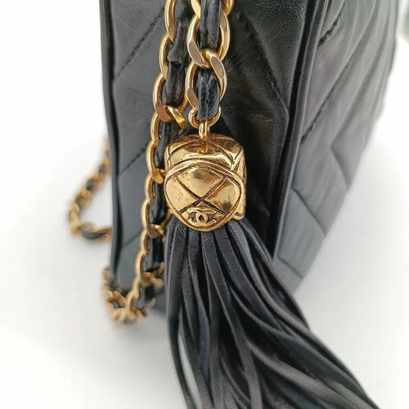 js937-chanel-vintage-black-lambskin-tassel-camera-bag