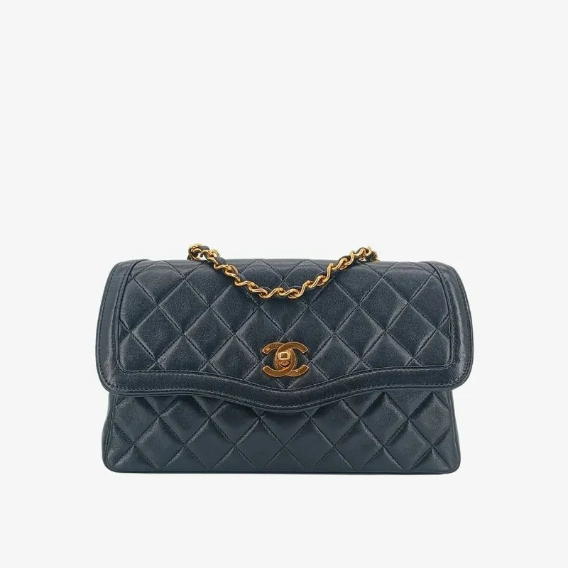 js608-chanel-vintage-black-lambskin-quilted-flap-bag