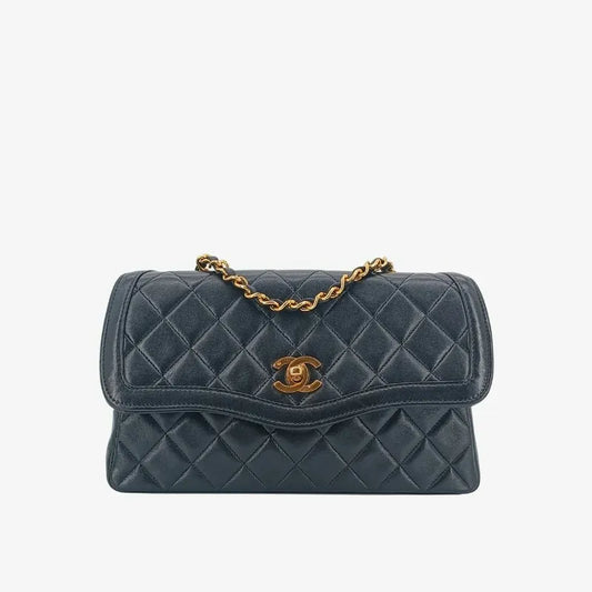 js608-chanel-vintage-black-lambskin-quilted-flap-bag