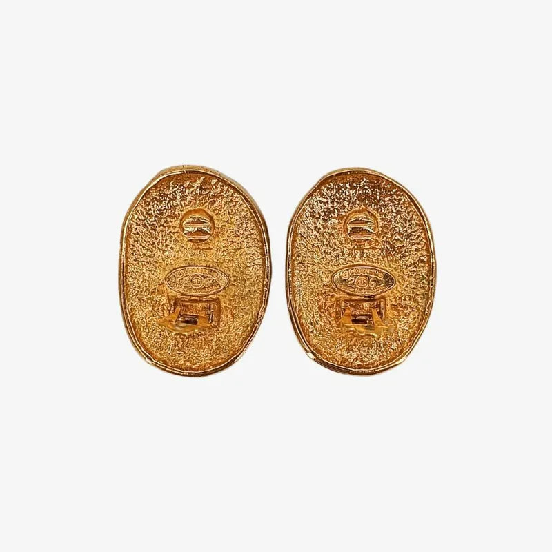 jt235-chanel-vintage-oval-cc-crown-gold-plated-clip-on-earrings