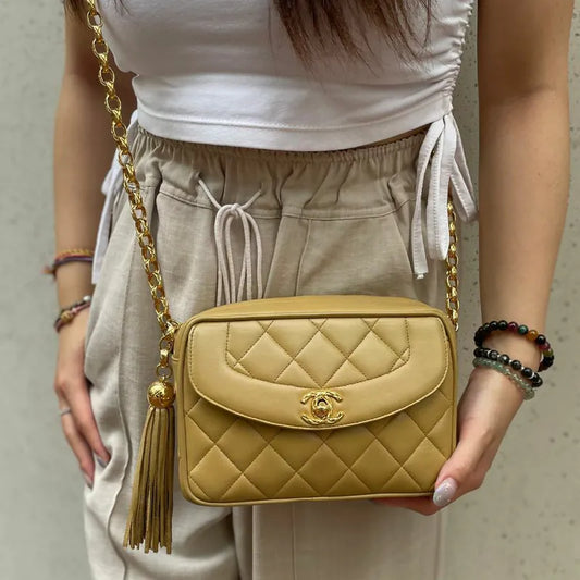 c480-chanel-vintage-beige-lambskin-gold-chain-camera-bag
