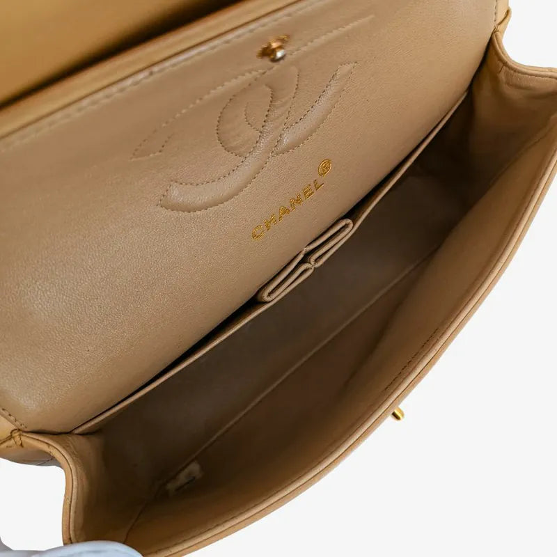 c469-chanel-vintage-beige-lambskin-25cm-classic-flap-bag