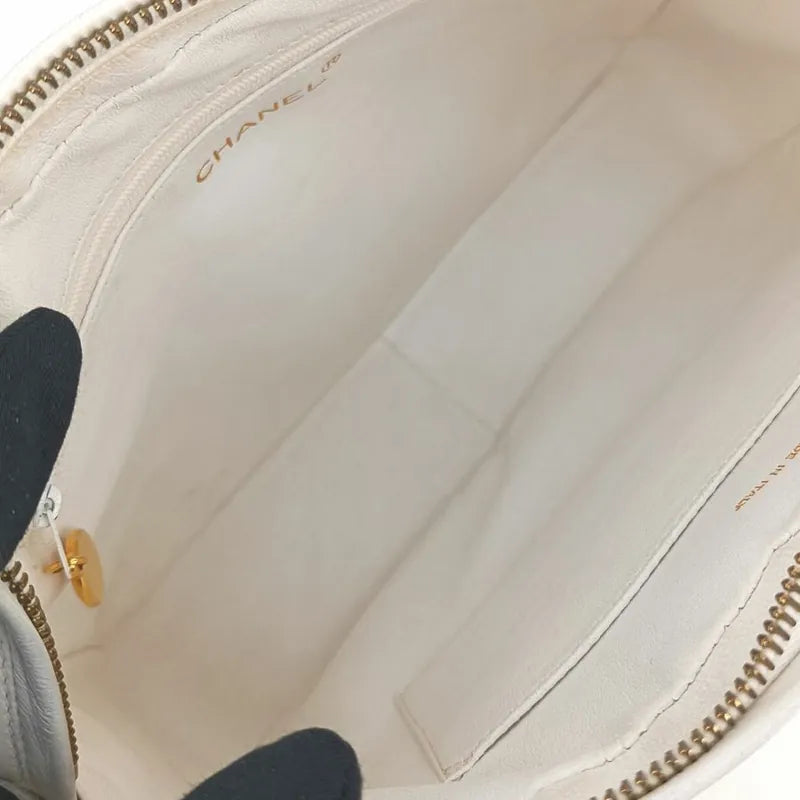 jt347-chanel-vintage-white-beige-lambskin-gold-chain-camera-bag