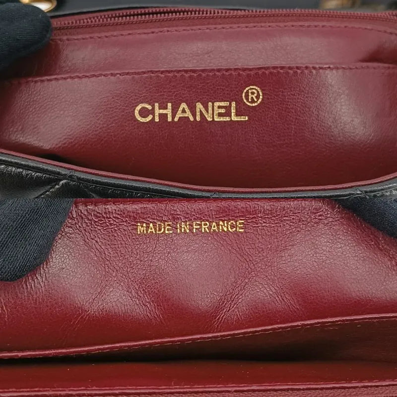 jt287-chanel-vintage-black-lambskin-22cm-diana-flap-bag