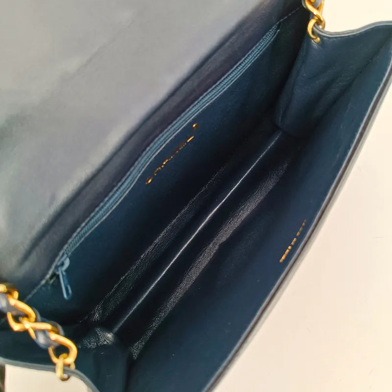 rb927-chanel-vintage-navy-lambskin-pointed-flap-bag