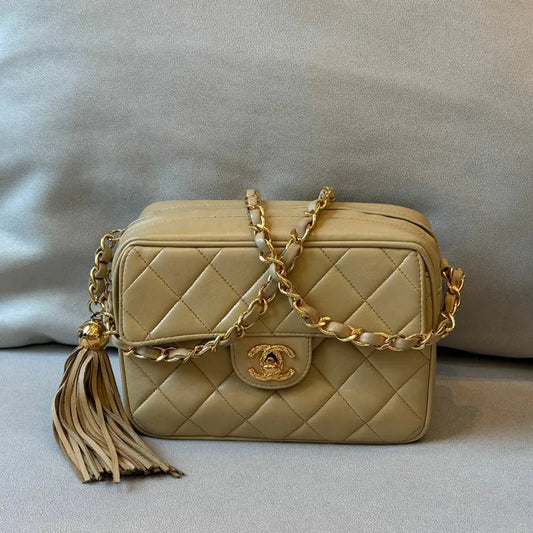 jw968-chanel-vintage-beige-lambskin-tassel-camera-bag