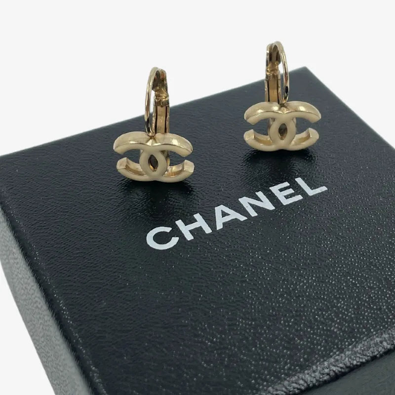 jt396-chanel-coco-mark-white-earring