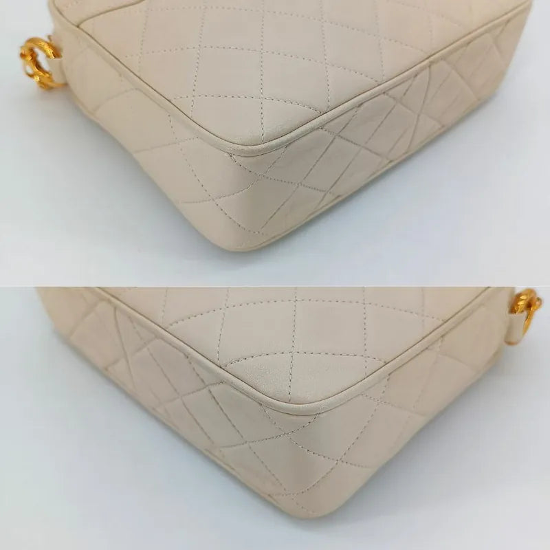 jt442-chanel-vintage-beige-lambskin-gold-chain-camera-bag