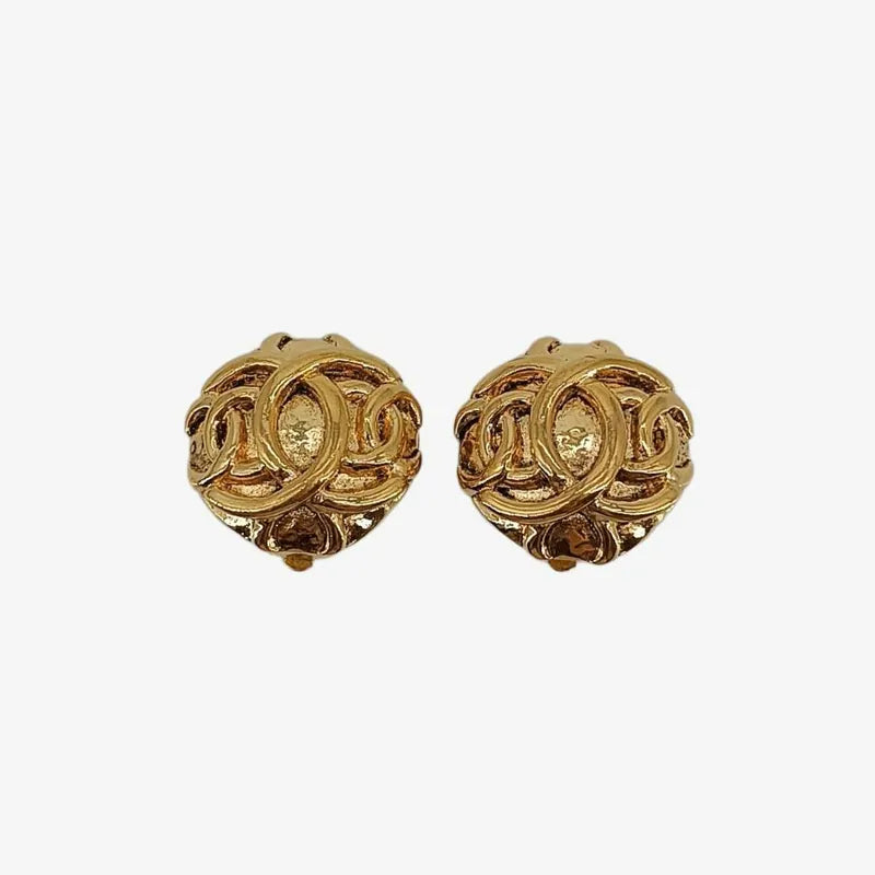 jt355-chanel-vintage-cc-round-gold-plated-clip-on-earrings
