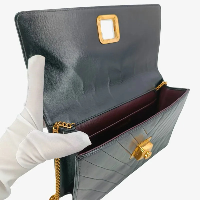 ra520-chanel-vintage-black-lambskin-chevron-push-lock-flap-bag