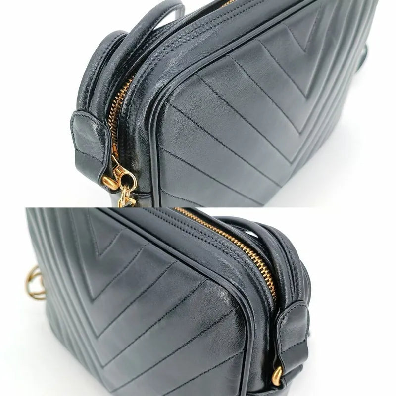 js358-chanel-vintage-black-lambskin-chevron-camera-bag