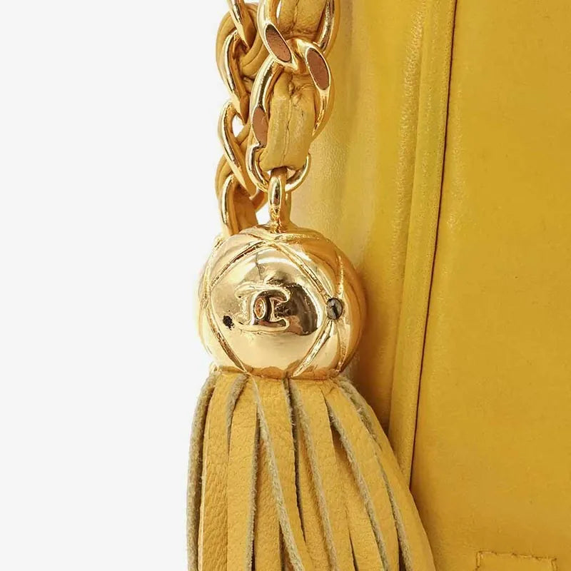 jr722-chanel-vintage-yellow-lambskin-embossed-logo-camera-bag