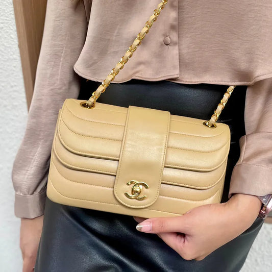 ju958-chanel-vintage-beige-lambskin-horizontal-stripes-flap-bag