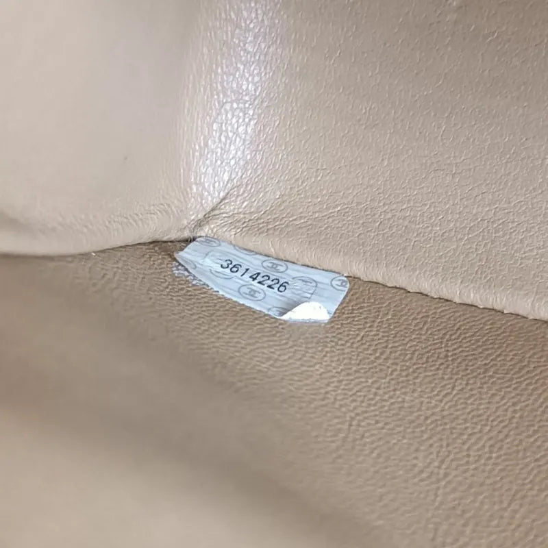 jt021-chanel-vintage-beige-lambskin-23cm-classic-flap-bag