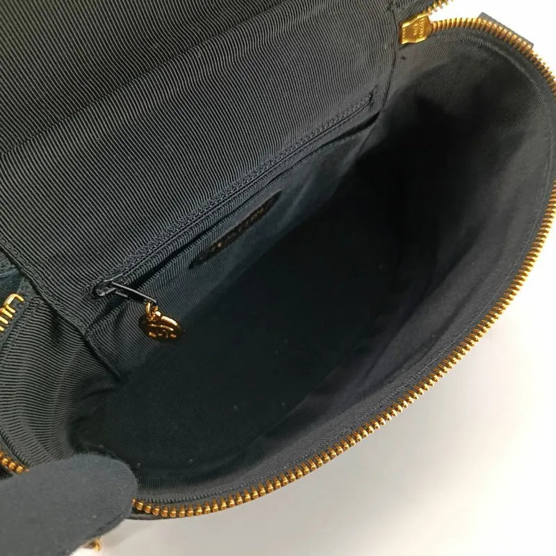 ra044-chanel-vintage-black-caviar-leather-embossed-logo-camera-bag