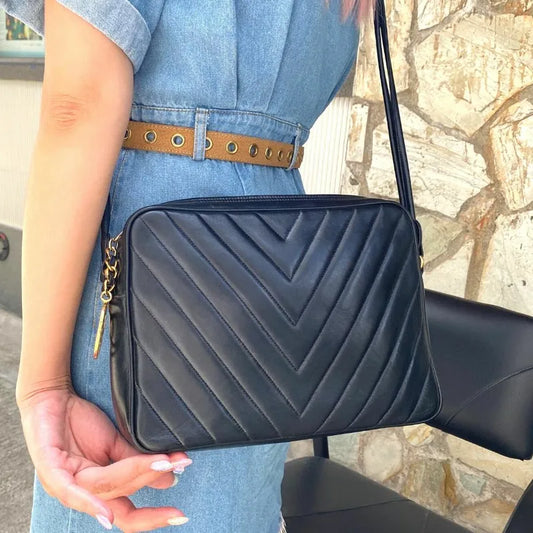 js358-chanel-vintage-black-lambskin-chevron-camera-bag