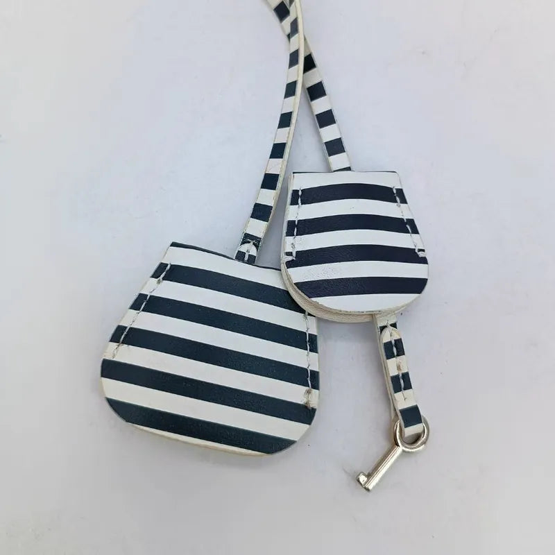 jah168-chanel-bicolor-white-black-caviar-leather-vanity-case-bag