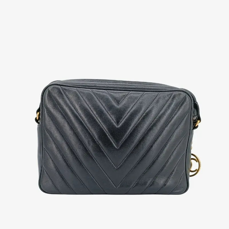 js358-chanel-vintage-black-lambskin-chevron-camera-bag