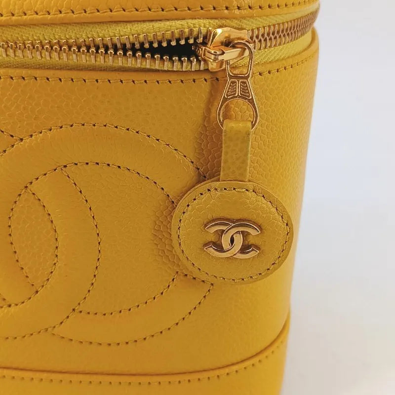 jt132-chanel-vintage-yellow-caviar-leather-cosmetic-bag