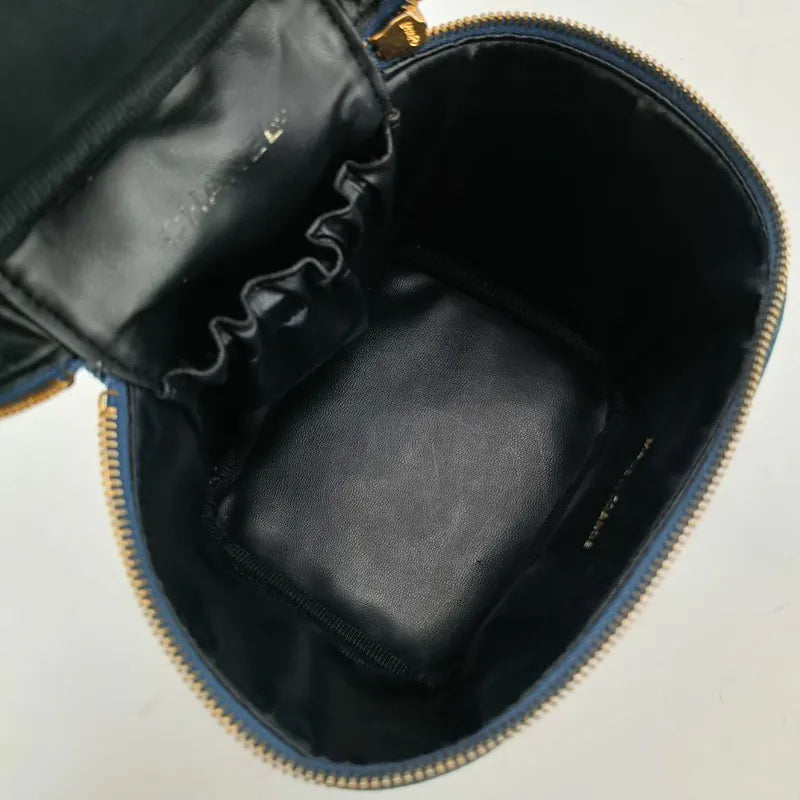 ra980-chanel-vintage-blue-denim-cosmetic-bag