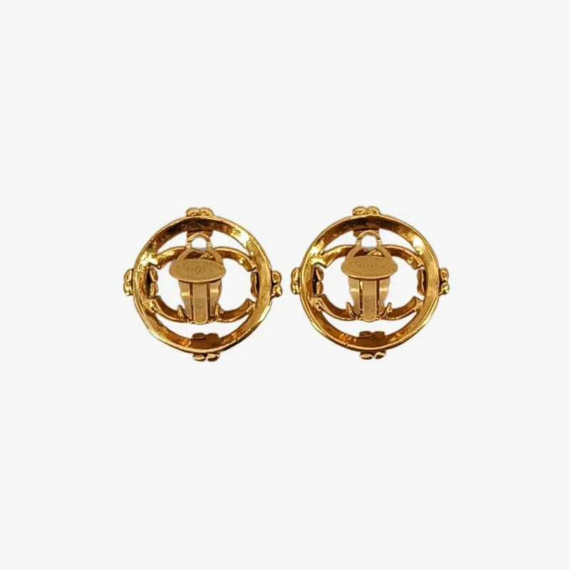 jt323-chanel-vintage-gold-plated-cc-logo-cutout-round-clip-on-earrings