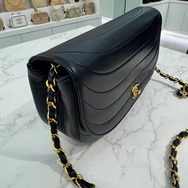ju402-chanel-vintage-black-lambskin-half-moon-chain-bag