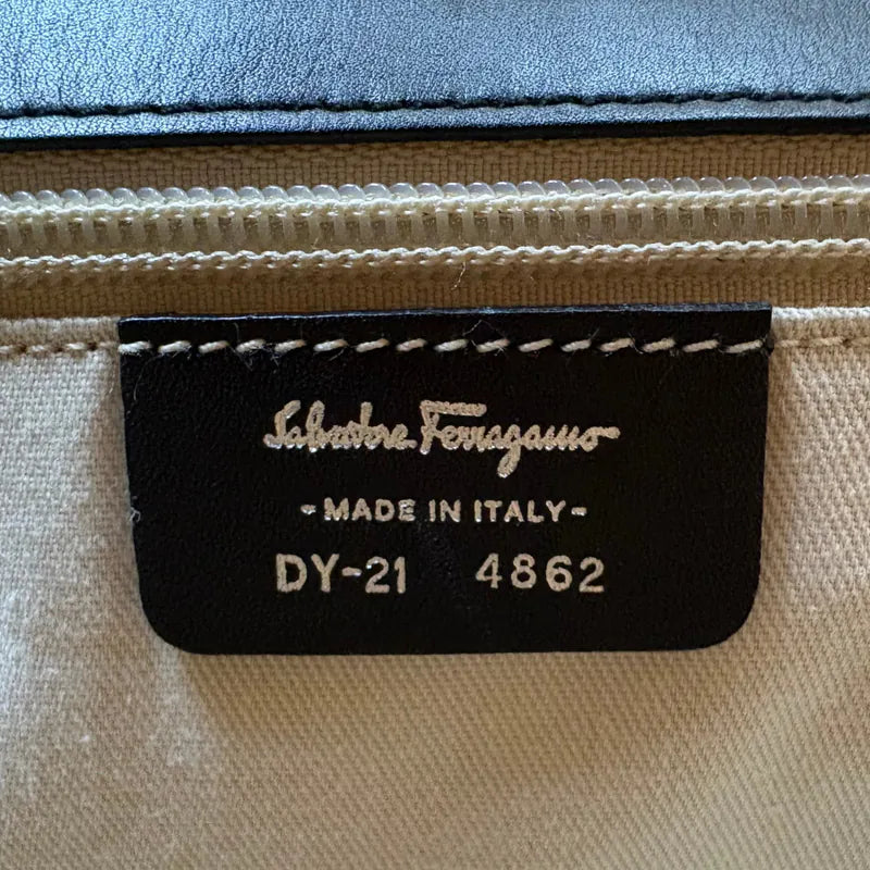 jy369-salvatore-ferragamo-vintage-black-leather-shoulder-bag
