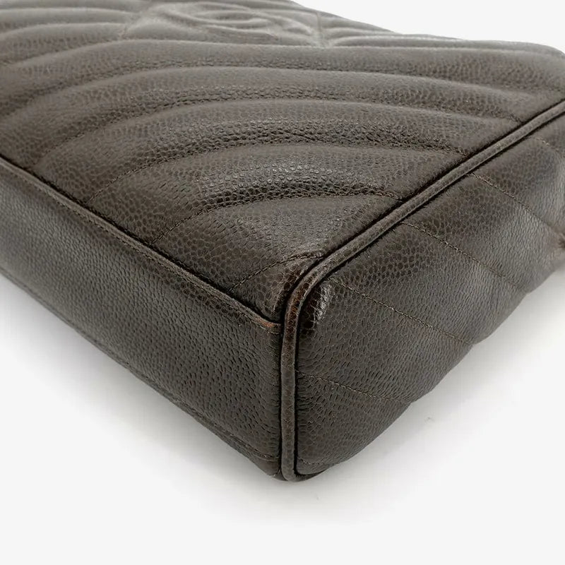 jr920-chanel-vintage-dark-green-caviar-leather-embossed-logo-camera-bag