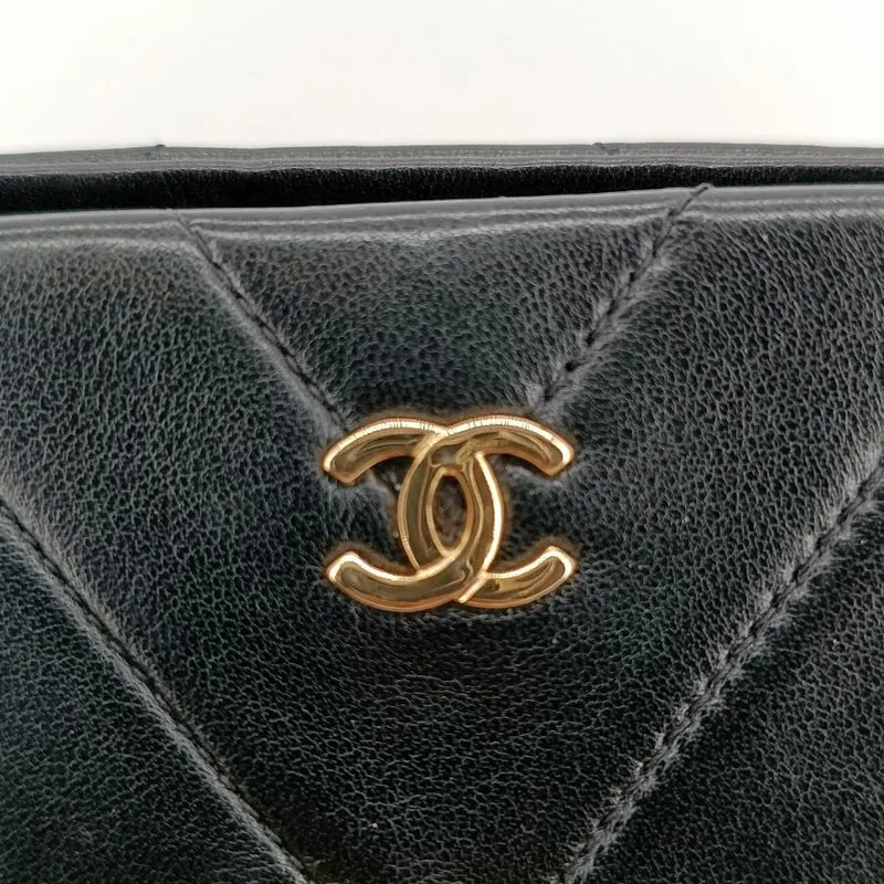 js707-chanel-vintage-black-lambskin-chevron-handbag