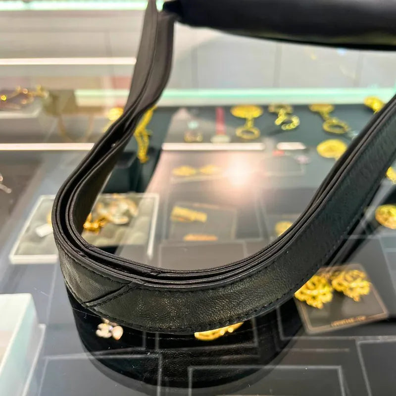 jw556-chanel-vintage-black-calfskin-tote-bag