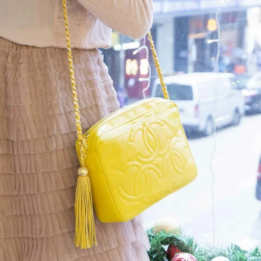 jr722-chanel-vintage-yellow-lambskin-embossed-logo-camera-bag