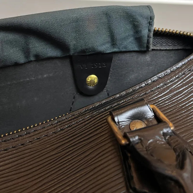 jx864-louis-vuitton-vintage-black-leather-speedy-25