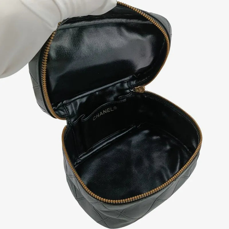 ju259-chanel-vintage-black-calfskin-quilted-vanity-bag