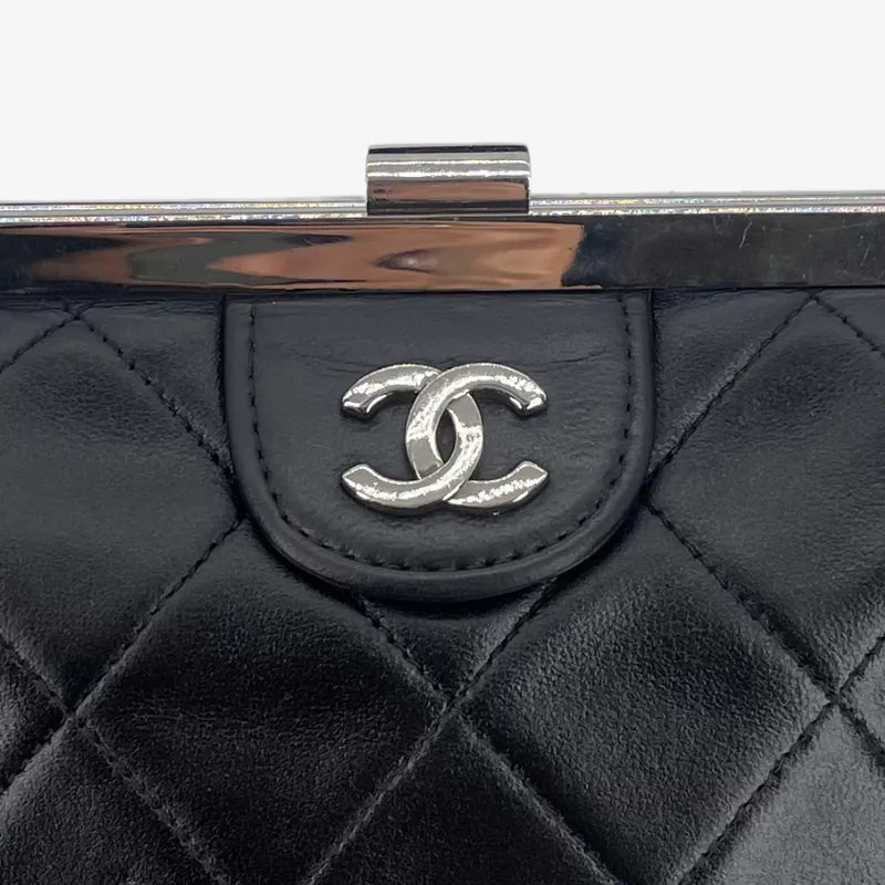 jx723-chanel-vintage-black-lambskin-quilted-kisslock-handbag