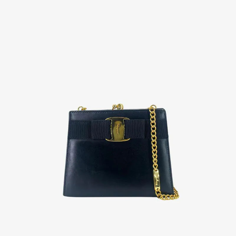 jx698-salvatore-ferragamo-vintage-black-vara-ribbon-shoulder-bag