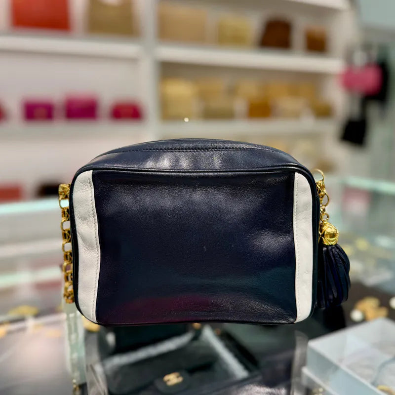 rb795-chanel-vintage-white-navy-lambskin-gold-chain-camera-bag