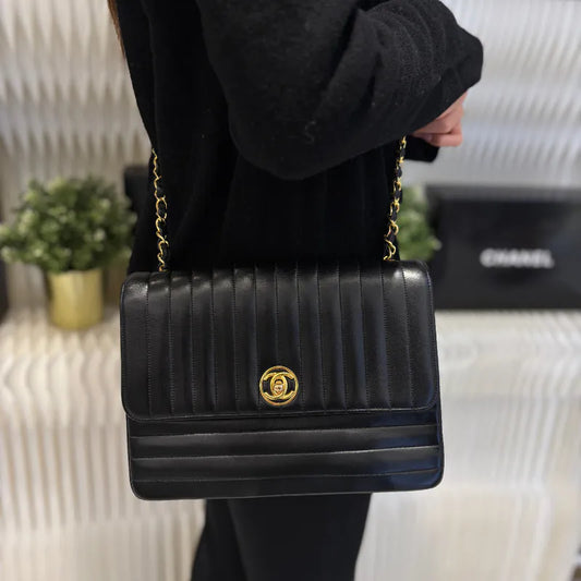jw951-chanel-vintage-black-lambskin-horizontal-stripe-circle-turnlock-flap-bag