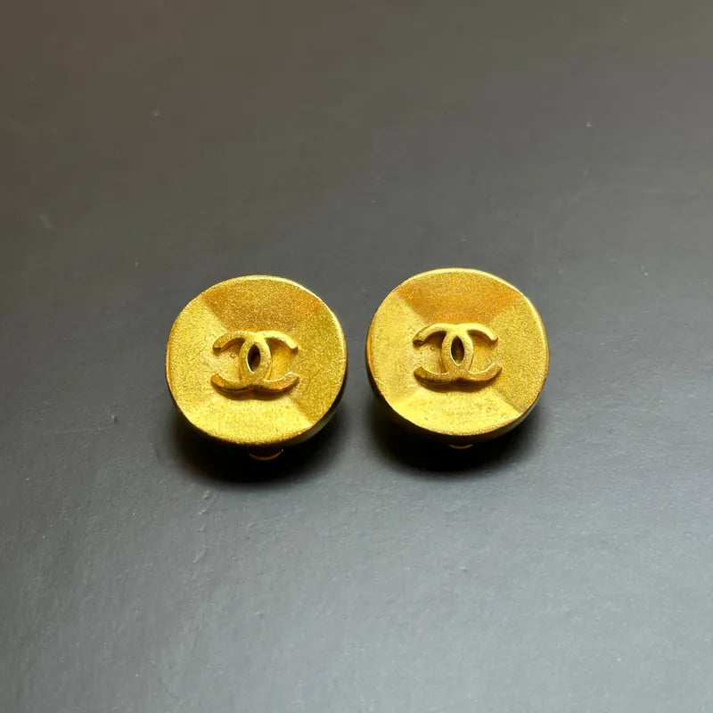rb720-chanel-vintage-cc-round-gold-plated-clip-on-earrings