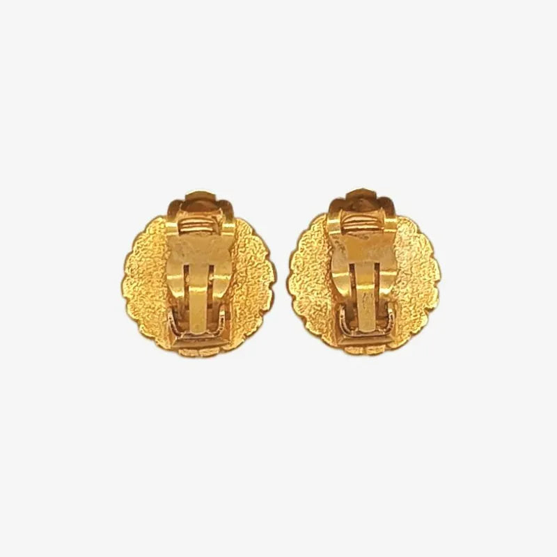 jt312-chanel-vintage-cc-round-gold-plated-clip-on-earrings