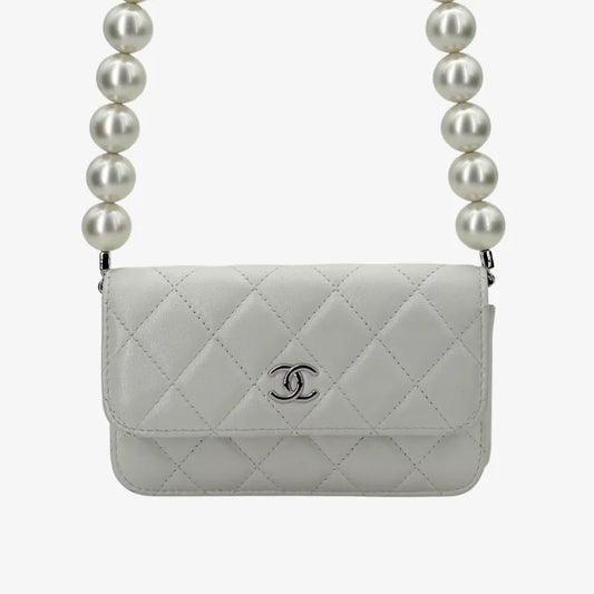 C626 - CHANEL White Calfskin Quilted Clutch With Imitation Pearl Chain