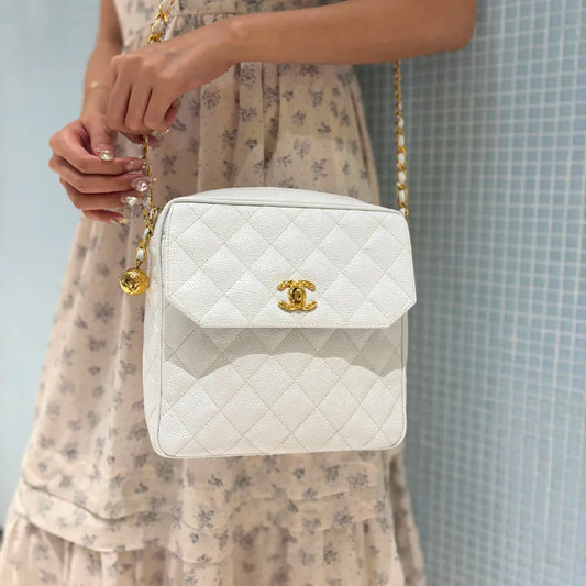 JW814 - CHANEL Vintage White Caviar Leather Quilted Camera Bag