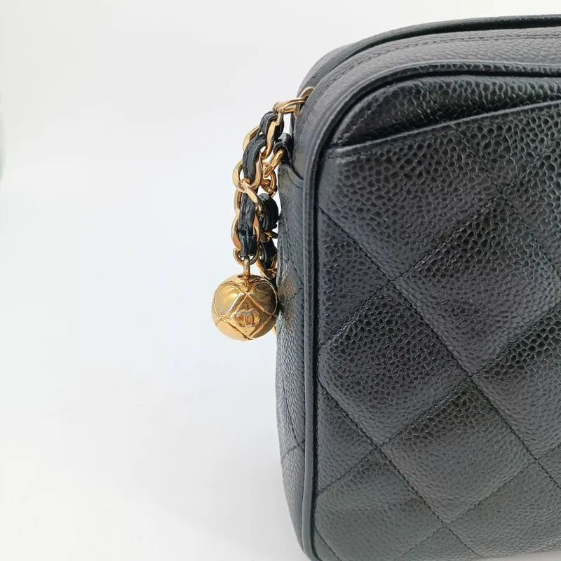 ju915-chanel-vintage-black-caviar-leather-quilted-camera-bag