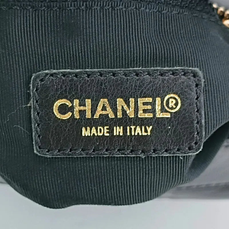 rb011-chanel-vintage-black-lambskin-chocolate-bar-handbag