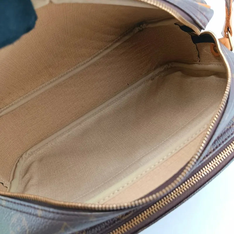 js706-louis-vuitton-reporter