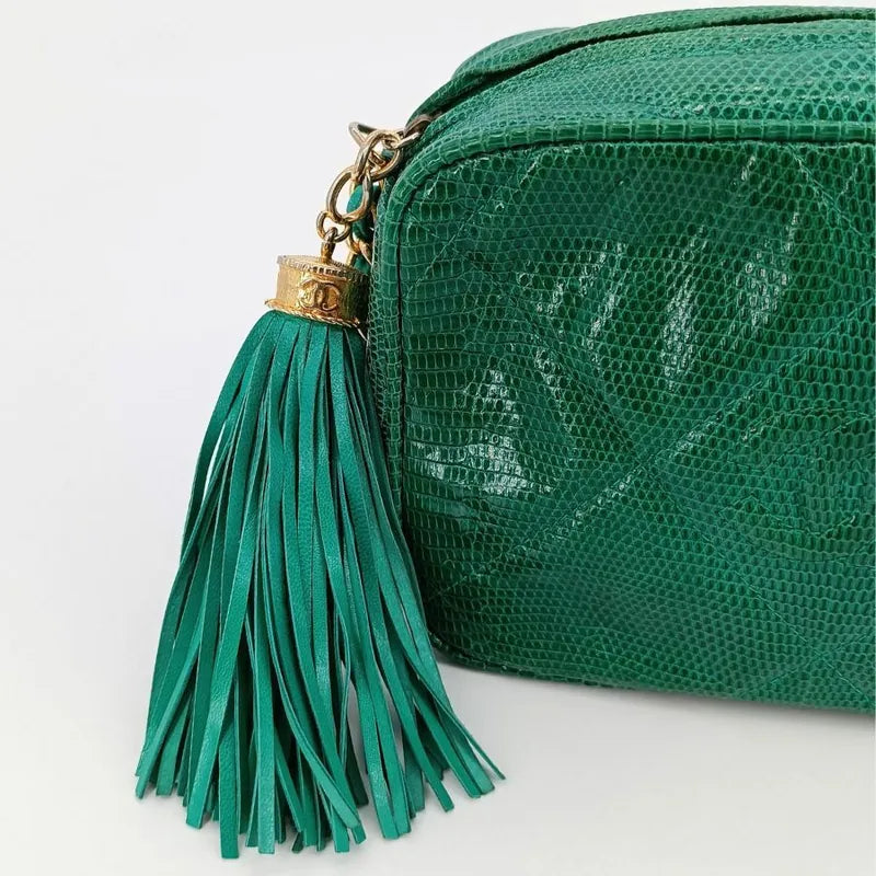 ra160-chanel-vintage-green-lizard-skin-tassel-camera-bag