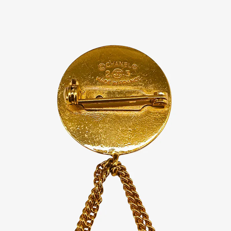 jw473-chanel-vintage-cc-coin-and-quilted-flap-bag-gold-plated-brooch