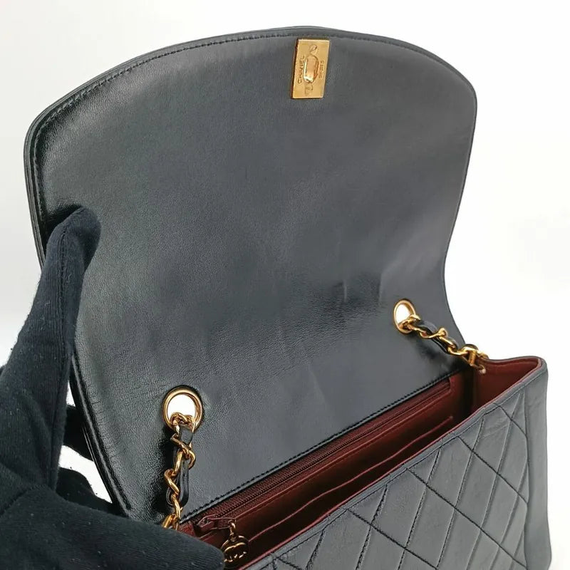 c403-chanel-vintage-black-lambskin-25cm-diana-flap-bag