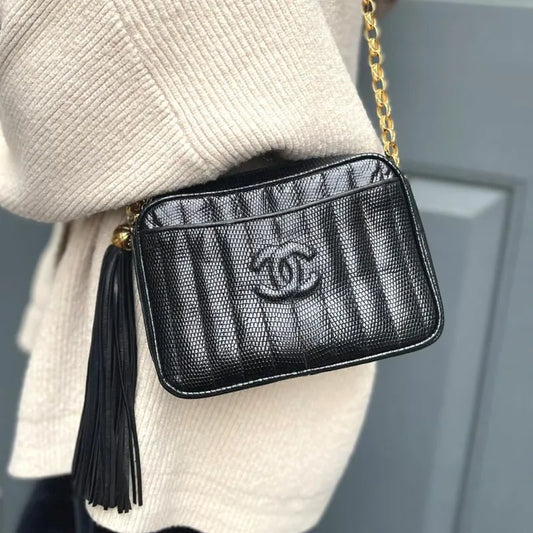 c389-chanel-vintage-black-lizard-skin-tassel-camera-bag