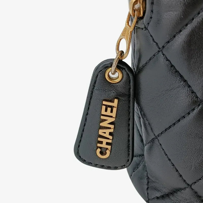 jw210-chanel-vintage-black-lambskin-quilted-tote-bag