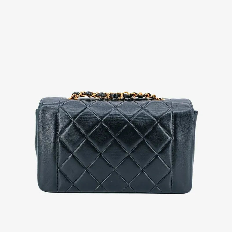 jt540-chanel-vintage-black-lambskin-22cm-diana-flap-bag